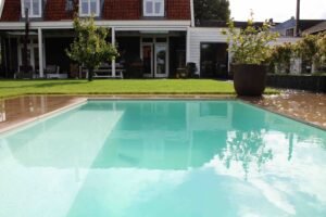 aanleg zwembad in kamerik