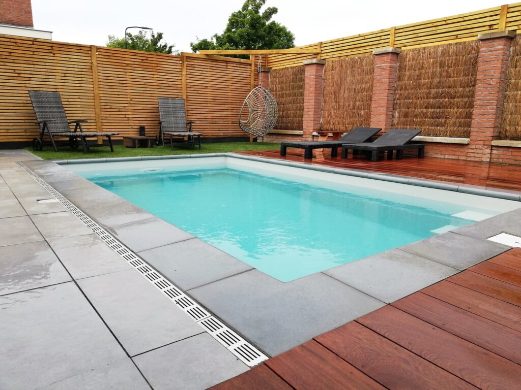 klein zwembad in kleine tuin in amsterdam
