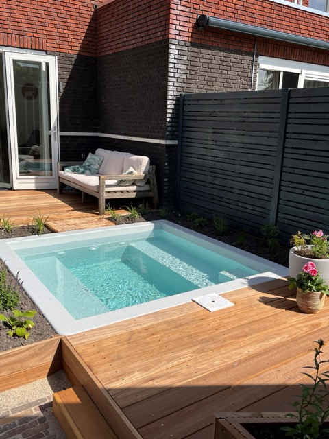 kleine vierkante plunge pool