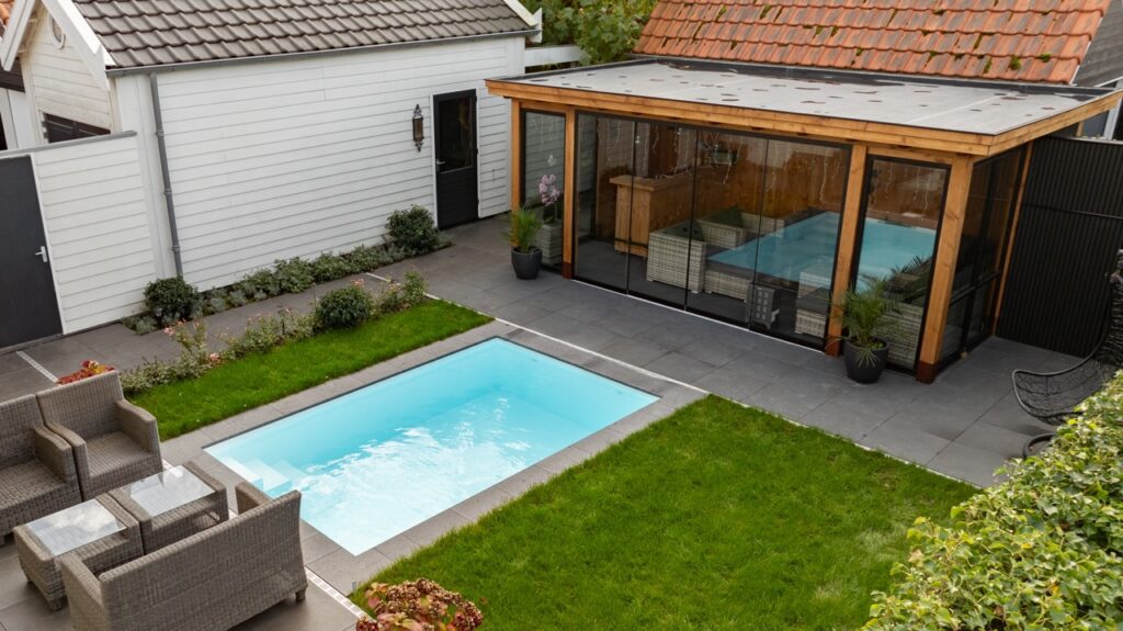 Wat is het verschil tussen een plunge pool en een hottub?