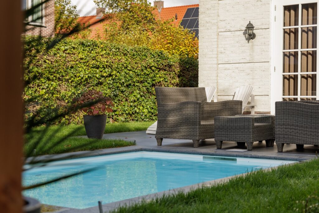 Plunge pool bouwen in een kleine stadstuin