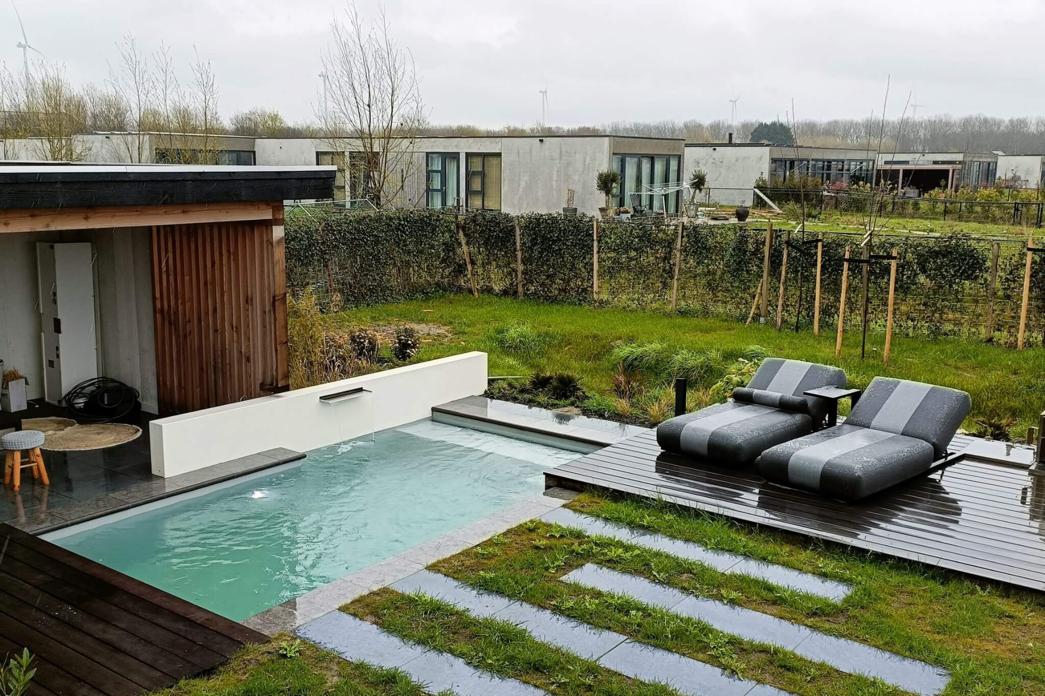 Plunge pool bouwen in een kleine stadstuin