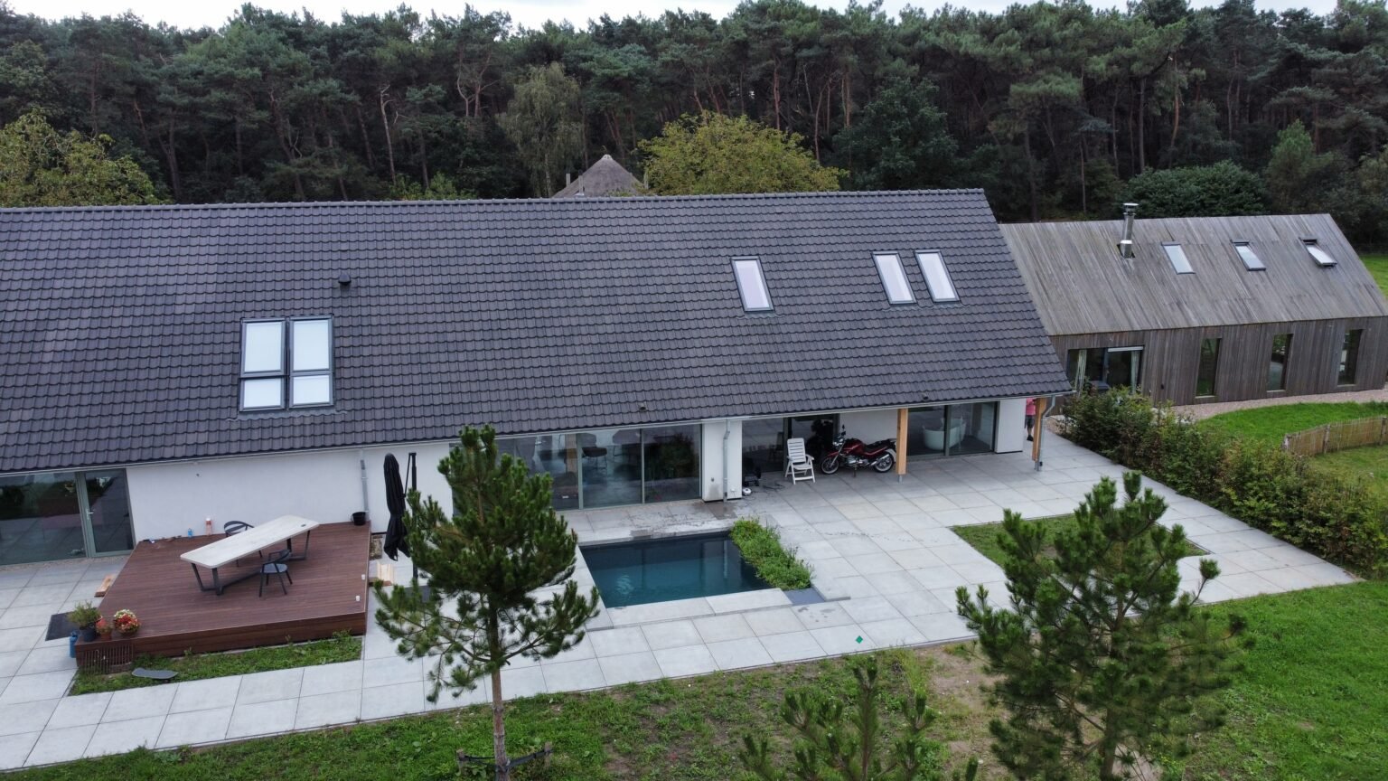 Wat is het verschil tussen een plunge pool en een hottub?